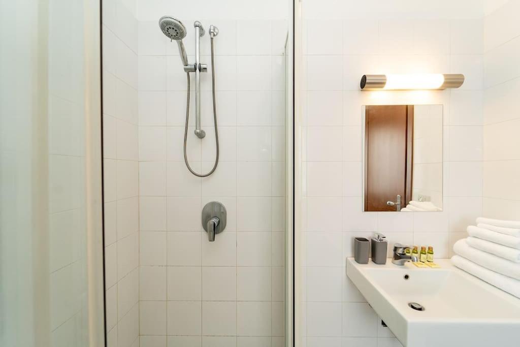 5 Giornate Apt Con Terrazzo E Garage Privato มิลาน ภายนอก รูปภาพ